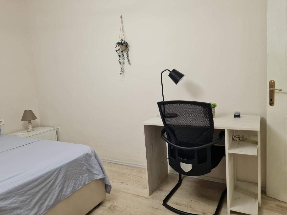 Downtown Boulevard Apartment With A Cute Balcony! Τίρανα Εξωτερικό φωτογραφία